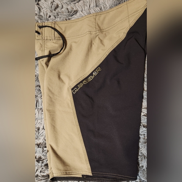 Quicksilver Boardshorts Size 30 Men's - Picture 3 of 9
